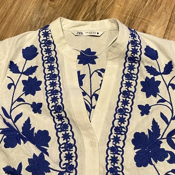 Beautiful button up - Picture 2 of 3